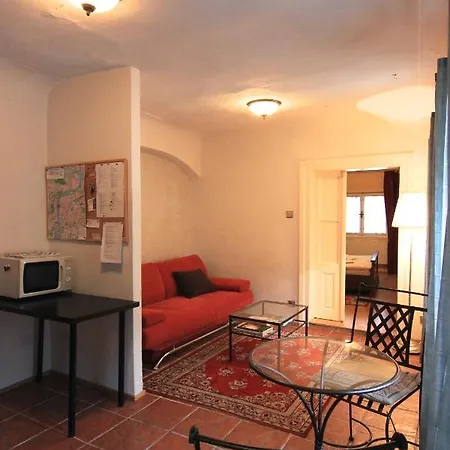 Cool 1 Bedroom Prokopska Apartment In Mala Strana Prague Exterior photo