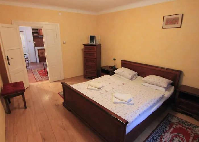 Cool 1 Bedroom Prokopska Apartment In Mala Strana