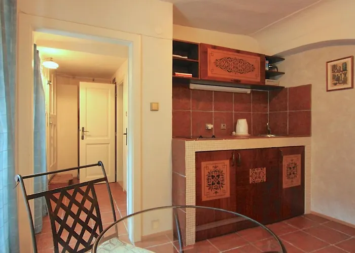 Cool 1 Bedroom Prokopska Apartment In Mala Strana