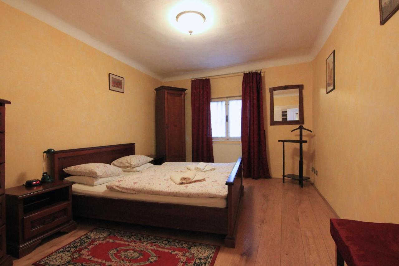 Cool 1 Bedroom Prokopska In Mala Strana Appartamento